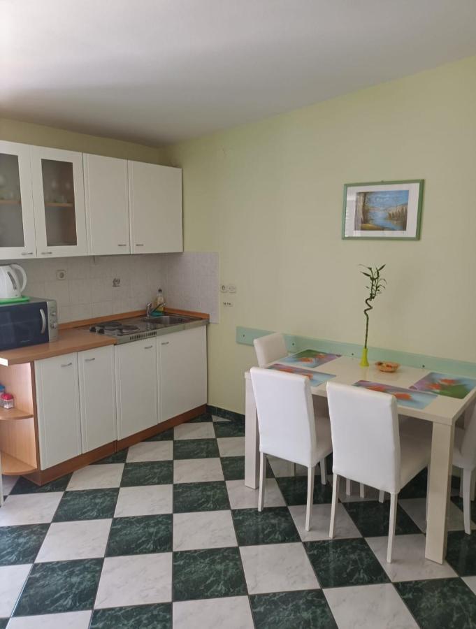 Apartments Martinovic By The Sea Kukljica Exterior photo
