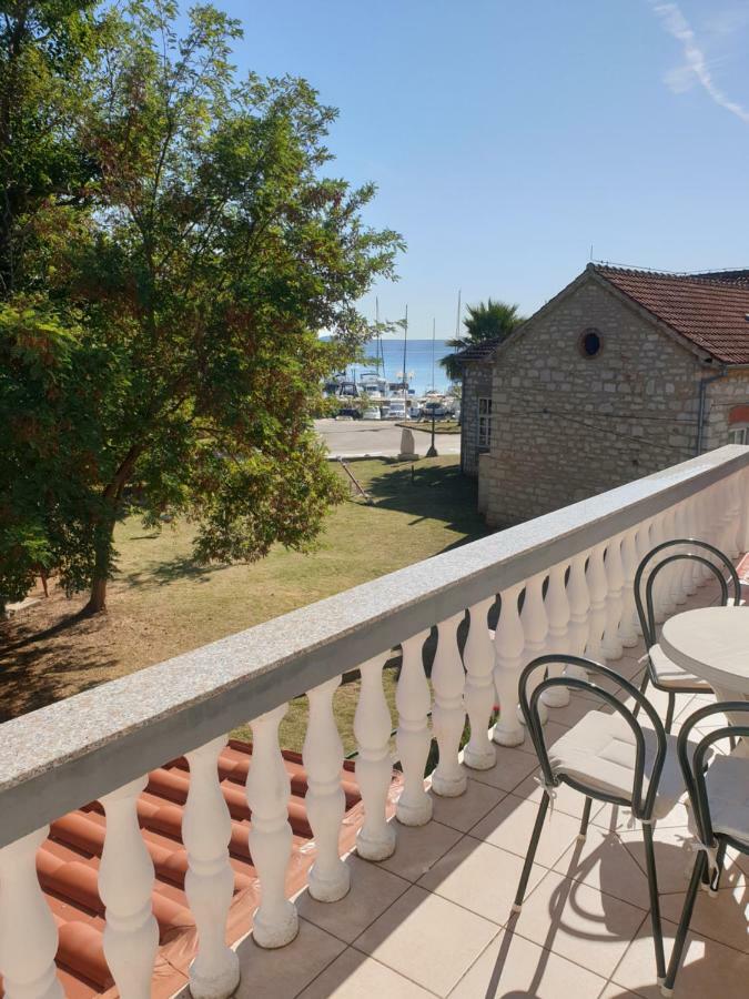 Apartments Martinovic By The Sea Kukljica Exterior photo